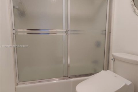 Condo in Miami, Florida, 1 bedroom  № 2045071 - photo 23