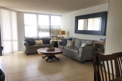 Condo in Miami, Florida, 1 bedroom  № 2045071 - photo 12