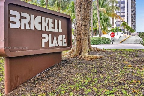 Condo in Miami, Florida, 1 bedroom  № 2045071 - photo 2