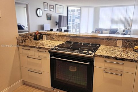Condo in Miami, Florida, 1 bedroom  № 2045071 - photo 15