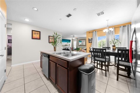 House in Davenport, Florida 4 bedrooms, 148.64 sq.m. № 1808360 - photo 11