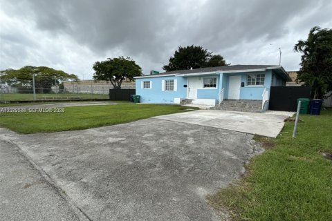 Propiedad comercial en Miami, Florida 170.38 m2 № 2085725