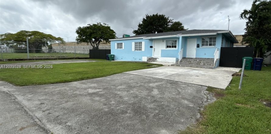 Propiedad comercial en Miami, Florida 170.38 m2 № 2085725