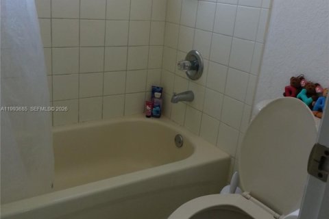 Купить таунхаус в Дорал, Флорида 4 спальни, 211.54м2, № 2065249 - фото 6