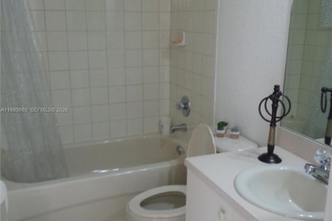 Купить таунхаус в Дорал, Флорида 4 спальни, 211.54м2, № 2065249 - фото 5