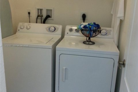 Купить таунхаус в Дорал, Флорида 4 спальни, 211.54м2, № 2065249 - фото 10