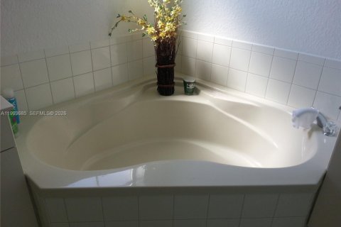 Купить таунхаус в Дорал, Флорида 4 спальни, 211.54м2, № 2065249 - фото 9