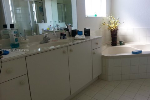 Купить таунхаус в Дорал, Флорида 4 спальни, 211.54м2, № 2065249 - фото 8