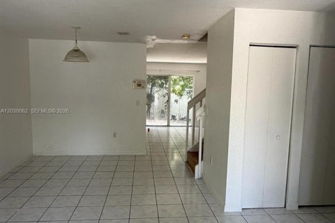 Adosado en alquiler en Hollywood, Florida, 3 dormitorios, 133.78 m2 № 2085020 - foto 3