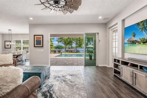 House in Winter Park, Florida 6 bedrooms, 387.68 sq.m. № 2209745 - photo 16