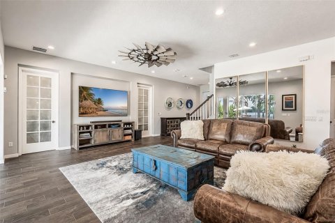 House in Winter Park, Florida 6 bedrooms, 387.68 sq.m. № 2209745 - photo 19