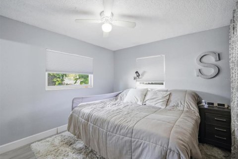 Villa ou maison à vendre à Tampa, Floride: 4 chambres, 141.21 m2 № 2198197 - photo 16