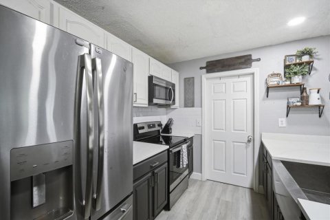 Villa ou maison à vendre à Tampa, Floride: 4 chambres, 141.21 m2 № 2198197 - photo 8