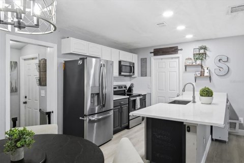 Villa ou maison à vendre à Tampa, Floride: 4 chambres, 141.21 m2 № 2198197 - photo 12