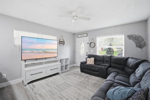 Villa ou maison à vendre à Tampa, Floride: 4 chambres, 141.21 m2 № 2198197 - photo 4