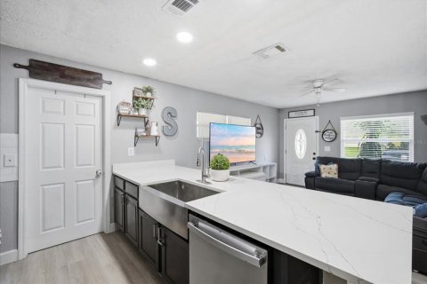 Villa ou maison à vendre à Tampa, Floride: 4 chambres, 141.21 m2 № 2198197 - photo 7