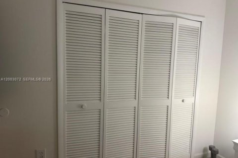 Apartamento en alquiler en Miami, Florida, 2 dormitorios, 79.43 m2 № 2066891 - foto 7