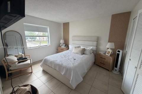 Apartamento en alquiler en Miami, Florida, 2 dormitorios, 79.43 m2 № 2066891 - foto 2