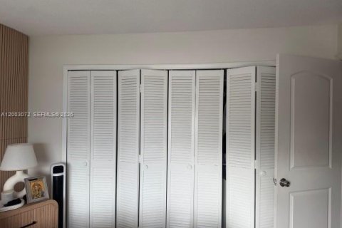 Apartamento en alquiler en Miami, Florida, 2 dormitorios, 79.43 m2 № 2066891 - foto 4