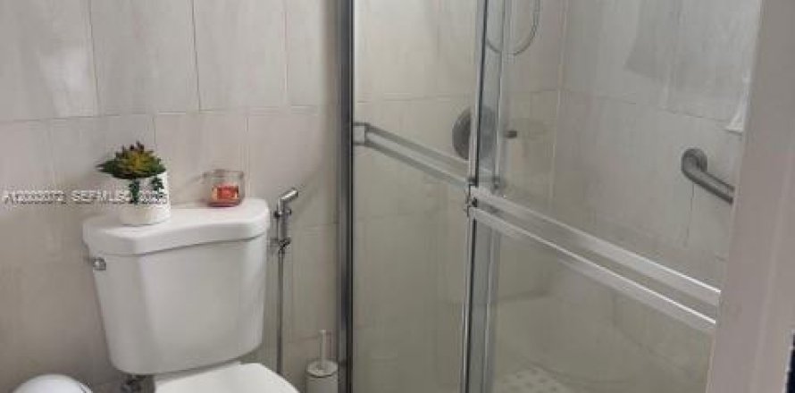 Apartamento en Miami, Florida 2 dormitorios, 79.43 m2 № 2066891