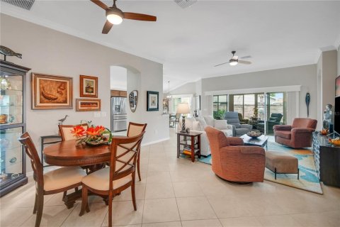 Villa ou maison à vendre à The Villages, Floride: 3 chambres, 181.72 m2 № 2406606 - photo 12