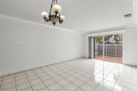 Снять в аренду таунхаус в Майами, Флорида 3 спальни, 100.43м2, № 1957280 - фото 8