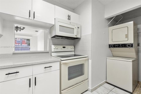 Снять в аренду таунхаус в Майами, Флорида 3 спальни, 100.43м2, № 1957280 - фото 9