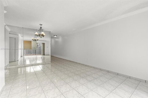 Снять в аренду таунхаус в Майами, Флорида 3 спальни, 100.43м2, № 1957280 - фото 7