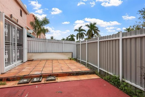 Снять в аренду таунхаус в Майами, Флорида 3 спальни, 100.43м2, № 1957280 - фото 17
