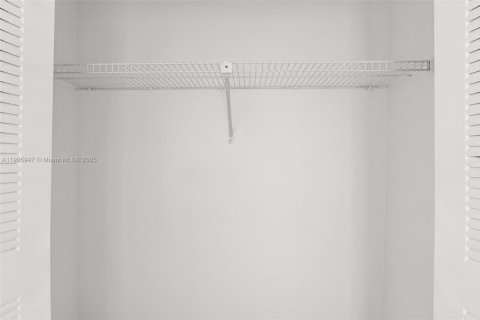 Снять в аренду таунхаус в Майами, Флорида 3 спальни, 100.43м2, № 1957280 - фото 19