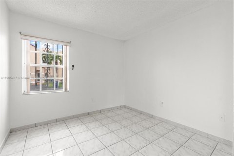 Снять в аренду таунхаус в Майами, Флорида 3 спальни, 100.43м2, № 1957280 - фото 13