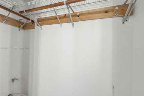 Снять в аренду таунхаус в Майами, Флорида 3 спальни, 100.43м2, № 1957280 - фото 20