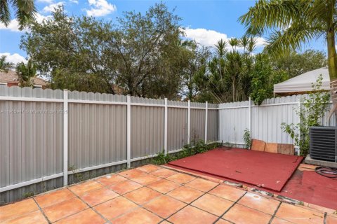 Снять в аренду таунхаус в Майами, Флорида 3 спальни, 100.43м2, № 1957280 - фото 16