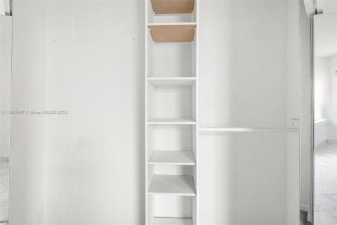 Снять в аренду таунхаус в Майами, Флорида 3 спальни, 100.43м2, № 1957280 - фото 18