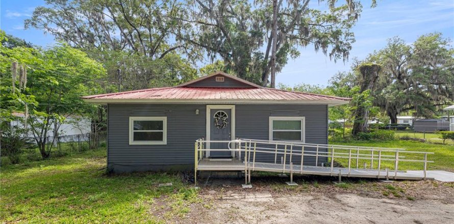 House in Ocala, Florida 3 bedrooms, 89.19 sq.m. № 2100689
