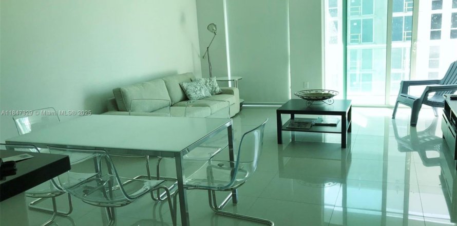 Condominio en Miami, Florida, 1 dormitorio  № 1845600