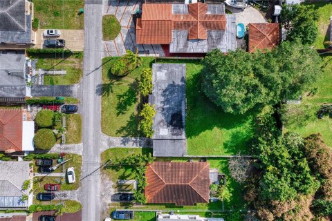 Casa en venta en Miami, Florida, 3 dormitorios, 144 m2 № 1714075 - foto 7