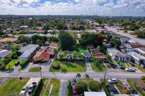 Casa en venta en Miami, Florida, 3 dormitorios, 144 m2 № 1714075 - foto 11
