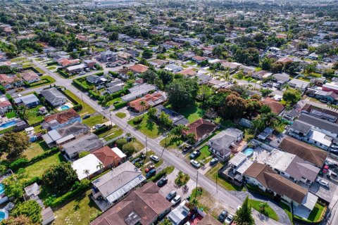 Casa en venta en Miami, Florida, 3 dormitorios, 144 m2 № 1714075 - foto 21