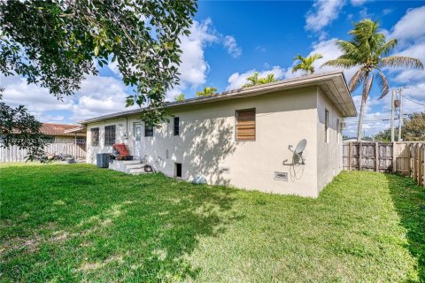 Casa en venta en Miami, Florida, 3 dormitorios, 144 m2 № 1714075 - foto 27