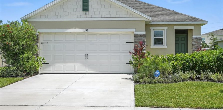 House in Ormond Beach, Florida 3 bedrooms, 139.54 sq.m. № 1848223