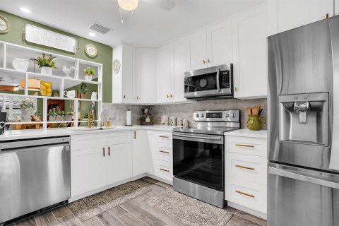 House in Palm Harbor, Florida 2 bedrooms, 104.05 sq.m. № 1446920 - photo 9