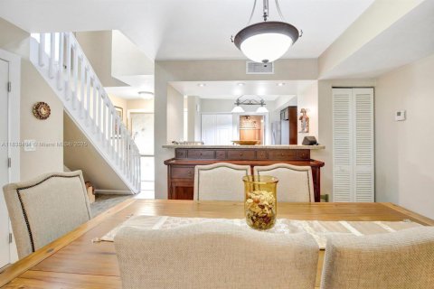Townhouse in Pembroke Pines, Florida 3 bedrooms, 122.26 sq.m. № 1823925 - photo 8