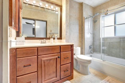 Townhouse in Pembroke Pines, Florida 3 bedrooms, 122.26 sq.m. № 1823925 - photo 12