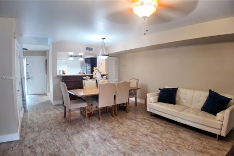 Townhouse in Pembroke Pines, Florida 3 bedrooms, 122.26 sq.m. № 1823925 - photo 21