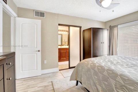 Townhouse in Pembroke Pines, Florida 3 bedrooms, 122.26 sq.m. № 1823925 - photo 13