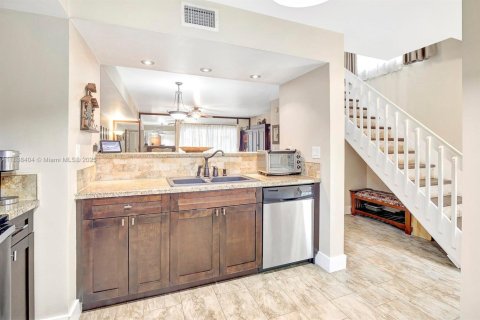 Townhouse in Pembroke Pines, Florida 3 bedrooms, 122.26 sq.m. № 1823925 - photo 2