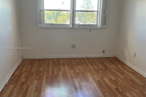 Condo in Sunrise, Florida, 1 bedroom  № 1729509 - photo 5
