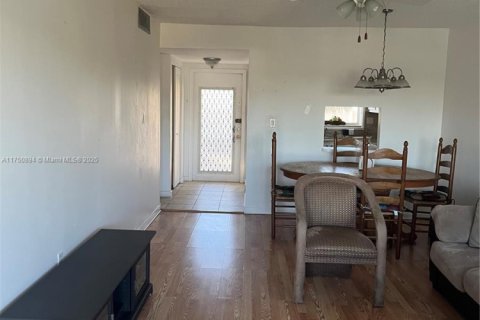 Condo in Sunrise, Florida, 1 bedroom  № 1729509 - photo 12