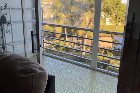 Condo in Sunrise, Florida, 1 bedroom  № 1729509 - photo 16
